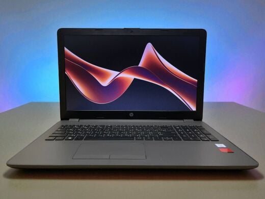 Ноутбук HP 250 G6 / 15.6" (1366х768) TN / Intel Core i3-7020U (2 (4) ядра по 2.3 GHz) / 8 GB DDR4 / 120 GB SSD / AMD Radeon R5 M330, 2 GB DDR3, 64-bit / WebCam