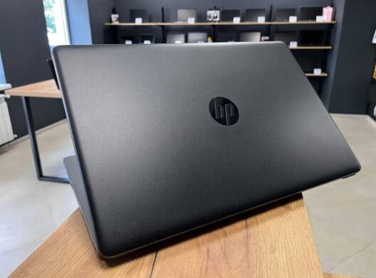 Ноутбук HP 17-ca200ng / 17.3" (1600x900) TN / AMD Ryzen 3 2200U (2 (4) ядра по 2.5 - 3.4 GHz) / 8 GB DDR4 / 128 GB SSD + 1000 GB HDD / AMD Radeon Vega 3 / WebCam / Win 10 Home