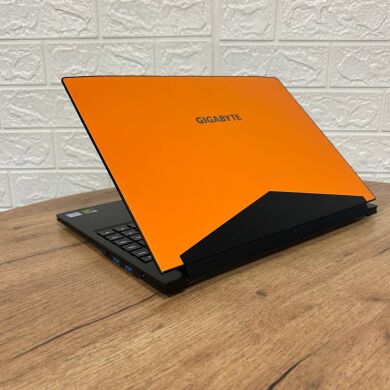 Игровой ультрабук Б-класс Gigabyte Aero 14 / 14" (2560x1440) IPS / Intel Core i7-7700HQ (4 (8) ядра по 2.8 - 3.8 GHz) / 16 GB DDR4 / 512 GB SSD / nVidia GeForce GTX 1060, 6 GB GDDR5, 192-bit / WebCam