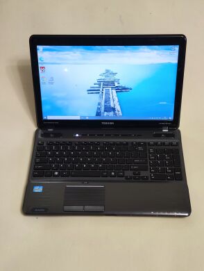 Ноутбук Toshiba Satellite P755 / 15.6" (1366x768) TN / Intel Core i5-2410M (2 (4) ядро по 2.3 - 2.9 GHz) / 8 GB DDR3 / 180 GB SSD / Intel HD Graphics 3000 / WebCam / DVD-ROM