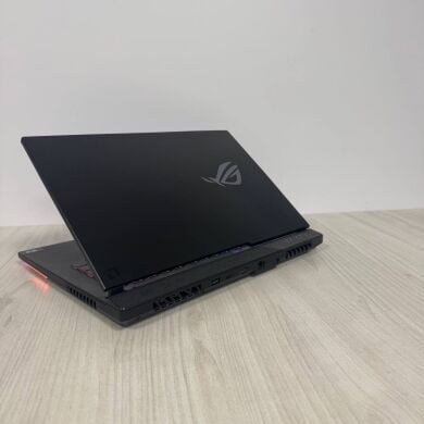 Ігровий ноутбук Б-клас Asus ROG Strix G15 Advantage Edition G513QY / 15.6" (1920x1080) IPS / AMD Ryzen 9 5900HX (8 (16) ядер по 3.3 - 4.6 GHz) / 16 GB DDR4 / 512 GB SSD NVMe / AMD Radeon RX 6800M, 12 GB GDDR6, 192-bit