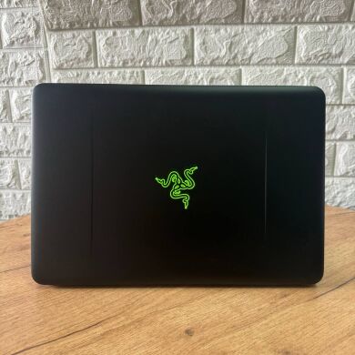 Ігровий ноутбук Razer Blade 14 RZ09-0195 / 14" (1920x1080) IPS / Intel Core i7-7700HQ (4 (8) ядра по 2.8 - 3.8 GHz) / 16 GB DDR4 / 512 GB SSD / nVidia GeForce GTX 1060, 6 GB GDDR5, 192-bit / WebCam