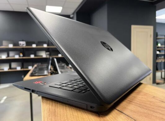 Ноутбук HP 17-ca200ng / 17.3" (1600x900) TN / AMD Ryzen 3 2200U (2 (4) ядра по 2.5 - 3.4 GHz) / 8 GB DDR4 / 128 GB SSD + 1000 GB HDD / AMD Radeon Vega 3 / WebCam / Win 10 Home