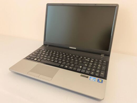Ноутбук Б-клас Samsung NP300E5A / 15.6" (1366x768) TN / Intel Core i5-2430M (2 (4) ядра по 2.4 - 3.0 GHz) / 8 GB DDR3 / 240 GB SSD / nVidia GeForce GT 520MX, 1 GB GDDR3, 64-bit / WebCam / DVD-ROM