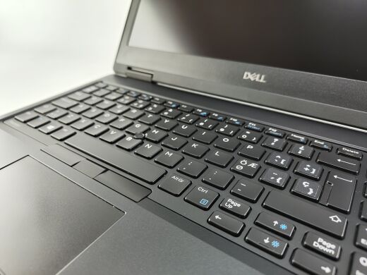 Мобільна робоча станція Dell Precision 7530 / 15.6" (1920x1080) IPS / Intel Core i7-8750H (6 (12) ядер по 2.2 - 4.1 GHz) / 16 GB DDR4 / 240 GB SSD / AMD Radeon Pro WX 4150, 4 GB GDDR5, 128-bit Мобільна робоча станція Dell Precision 7530 / 15.6" (1920x1080) IPS / Intel Core i7-8750H (6 (12) ядер по 2.2 - 4.1 GHz) / 16 GB DDR4 / 240 GB SSD / AMD Radeon Pro WX 4150, 4 GB GDDR5, 128-bit