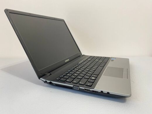 Ноутбук Б-клас Samsung NP300E5A / 15.6" (1366x768) TN / Intel Core i5-2430M (2 (4) ядра по 2.4 - 3.0 GHz) / 8 GB DDR3 / 240 GB SSD / nVidia GeForce GT 520MX, 1 GB GDDR3, 64-bit / WebCam / DVD-ROM