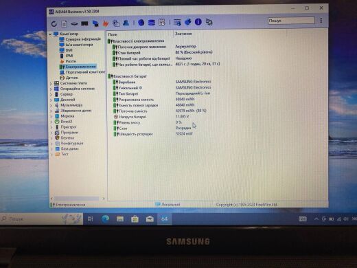 Ноутбук Б-клас Samsung NP300E5A / 15.6" (1366x768) TN / Intel Core i5-2430M (2 (4) ядра по 2.4 - 3.0 GHz) / 8 GB DDR3 / 240 GB SSD / nVidia GeForce GT 520MX, 1 GB GDDR3, 64-bit / WebCam / DVD-ROM