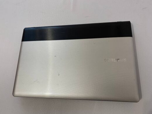 Ноутбук Б-клас Samsung NP300E5A / 15.6" (1366x768) TN / Intel Core i5-2430M (2 (4) ядра по 2.4 - 3.0 GHz) / 8 GB DDR3 / 240 GB SSD / nVidia GeForce GT 520MX, 1 GB GDDR3, 64-bit / WebCam / DVD-ROM