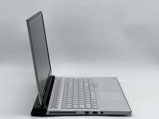 Игровой ноутбук Б-класс Dell Alienware M17 R4 / 17.3" (1920x1080) IPS / Intel Core i7-10750H (6 (12) ядер по 2.6 - 5.0 GHz) / 16 GB DDR4 / 1024 GB SSD NVMe / nVidia GeForce RTX 3070, 8 GB GDDR6, 256-bit / WebCam