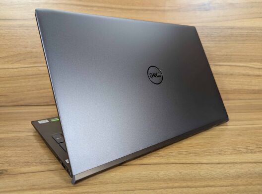 Ігровий ноутбук Б-клас Dell Vostro 7500 / 15.6" (1920x1080) IPS / Intel Core i7-10750H (6 (12) ядер по 2.6 - 5.0 GHz) / 16 GB DDR4 / 512 GB SSD / nVidia GeForce GTX 1650 Ti, 4 GB GDDR6, 128-bit / WebCam / Fingerprint / Windows 10