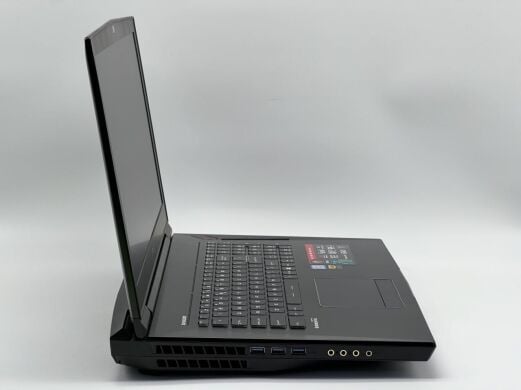 Ігровий ноутбук Б-клас MSI Titan GT73VR 7RF MS-17A1 / 17.3" (1920x1080) IPS / Intel Core i7-7820HK (4 (8) ядра по 2.9 - 3.9 GHz) / 16 GB DDR4 / 960 GB SSD / nVidia GeForce GTX 1080, 8 GB GDDR5, 256-bit / WebCam