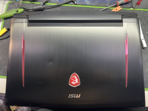 Ігровий ноутбук Б-клас MSI Titan GT73VR 7RF MS-17A1 / 17.3" (1920x1080) IPS / Intel Core i7-7820HK (4 (8) ядра по 2.9 - 3.9 GHz) / 16 GB DDR4 / 960 GB SSD / nVidia GeForce GTX 1080, 8 GB GDDR5, 256-bit / WebCam