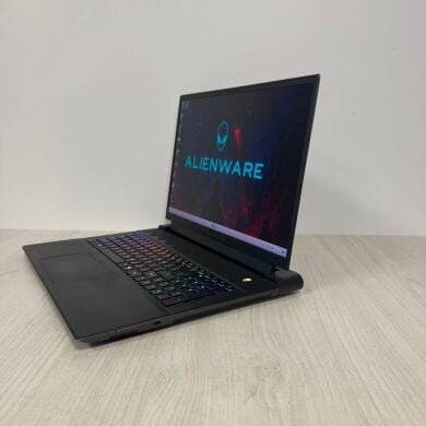 Ігровий ноутбук Dell Alienware m18 R1 / 18" (1920x1200) IPS / Intel Core i9-13900HX (24 (32) ядер по 2.2 - 5.4 GHz) / 32 GB DDR5 / 1000 GB SSD NVMe / nVidia GeForce RTX 4080, 12 GB GDDR6, 192-bit / WebCam