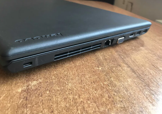 Ігровий ноутбук Lenovo ThinkPad E560 / 15.6" (1920х1080) IPS / Intel Core i7-6500U (2 (4) ядра по 2.5 - 3.1 GHz) / 8 GB DDR3 / 256 GB SSD / AMD Radeon R7 M370, 2 GB GDDR5, 128-bit / WebCam