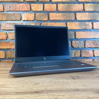Мобільна робоча станція Б-клас HP ZBook 15v G5 / 15.6" (1920x1080) IPS / Intel Core i5-8300H (4 (8) ядра по 2.3 - 4.0 GHz) / 16 GB DDR4 / 256 GB SSD / nVidia Quadro P600, 4 GB GDDR5, 128-bit / WebCam / USB 3.0