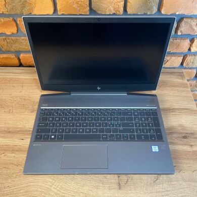 Мобільна робоча станція Б-клас HP ZBook 15v G5 / 15.6" (1920x1080) IPS / Intel Core i5-8300H (4 (8) ядра по 2.3 - 4.0 GHz) / 16 GB DDR4 / 256 GB SSD / nVidia Quadro P600, 4 GB GDDR5, 128-bit / WebCam / USB 3.0
