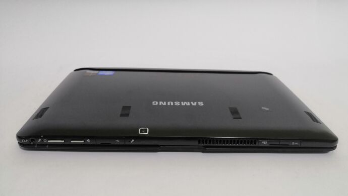 Ноутбук-трансформер Samsung ATIV Smart PC Pro 700T / 11.6" (1920x1080) PLS Touch / Intel Core i5-3317U (2 (4) ядра по 1.7 - 2.6 GHz) / 4 GB DDR3 / 128 GB SSD / Intel HD Graphics 4000 / WebCam / Win 10 Pro 