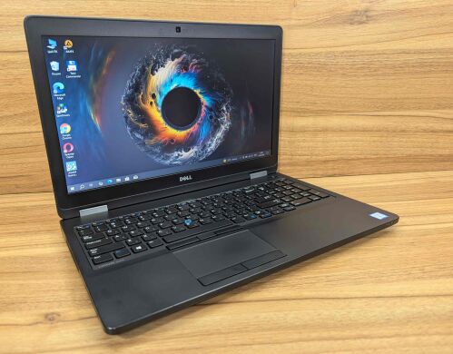 Ноутбук Dell Latitude E5570 / 15.6" (1366x768) TN / Intel Core i3-6100U (2 (4) ядра по 2.3 GHz) / 8 GB DDR4 / 128 GB SSD / Intel HD Graphics 520 / WebCam / Windows 10 Ноутбук Dell Latitude E5570 / 15.6" (1366x768) TN / Intel Core i3-6100U (2 (4) ядра по 2.3 GHz) / 8 GB DDR4 / 128 GB SSD / Intel HD Graphics 520 / WebCam / Windows 10