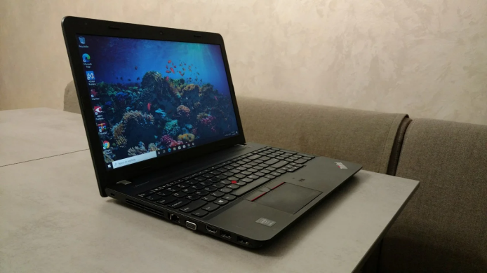 Ноутбук Lenovo ThinkPad E550 / 15" (1366x768) TN LED / Intel Core i5-5200U (2 (4) ядра по 2.2 - 2.7 GHz) / 4 GB DDR3 / 128 GB SSD / WebCam / HDMI Ноутбук Lenovo ThinkPad E550 / 15" (1366x768) TN LED / Intel Core i5-5200U (2 (4) ядра по 2.2 - 2.7 GHz) / 4 GB DDR3 / 128 GB SSD / WebCam / HDMI