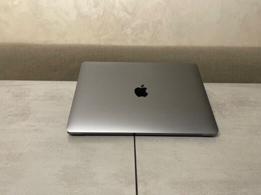 Ультрабук Apple MacBook Air 13 2020 A2337 / 13.3" (2560x1600) IPS / Apple M1 (8 ядер по 2.1 - 3.2 GHz) / 8 GB DDR4 / 256 GB SSD / Apple M1 Graphics / WebCam / MacOS Ультрабук Apple MacBook Air 13 2020 A2337 / 13.3" (2560x1600) IPS / Apple M1 (8 ядер по 2.1 - 3.2 GHz) / 8 GB DDR4 / 256 GB SSD / Apple M1 Graphics / WebCam / MacOS