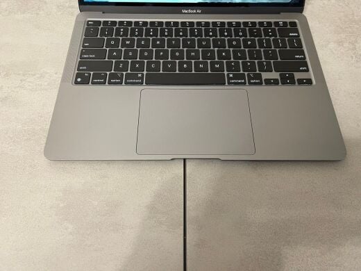 Ультрабук Apple MacBook Air 13 2020 A2337 / 13.3" (2560x1600) IPS / Apple M1 (8 ядер по 2.1 - 3.2 GHz) / 8 GB DDR4 / 256 GB SSD / Apple M1 Graphics / WebCam / MacOS Ультрабук Apple MacBook Air 13 2020 A2337 / 13.3" (2560x1600) IPS / Apple M1 (8 ядер по 2.1 - 3.2 GHz) / 8 GB DDR4 / 256 GB SSD / Apple M1 Graphics / WebCam / MacOS