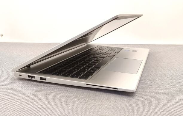 Ультрабук HP EliteBook 650 G9 / 15.6" (1920x1080) IPS / Intel Core i5-1235U (10 (12) ядер 3.3 - 4.4 GHz) / 16 GB DDR4 / 512 GB SSD M.2 / Intel Iris Xe Graphics / WebCam Ультрабук HP EliteBook 650 G9 / 15.6" (1920x1080) IPS / Intel Core i5-1235U (10 (12) ядер 3.3 - 4.4 GHz) / 16 GB DDR4 / 512 GB SSD M.2 / Intel Iris Xe Graphics / WebCam