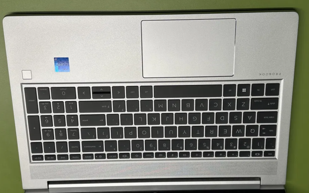 Ультрабук HP ProBook 450 G10 / 15.6" (1920x1080) IPS / Intel Core i7-1355U (10 (12) ядер по 3.7 - 5.0 GHz) / 16 GB DDR5 / 256 GB SSD / Intel Iris Xe Graphics eligible / WebCam / Windows 11 PRO Lic