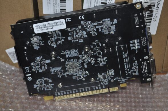 Новая дискретная видеокарта NoName Radeon HD 7670, 4 GB GDDR5, 128-bit / VGA, DVI, HDMI