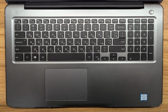 Ноутбук Dell Inspiron 5567 / 15.6" (1920x1080) IPS Touch / Intel Core i5-7200U (2 (4) ядра по 2.5 - 3.1 GHz) / 8 GB DDR4 / 240 GB SSD / Intel HD Graphics 620 / WebCam / Windows 10