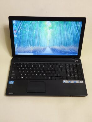 Ноутбук Toshiba Satellite C55 / 15.6" (1366x768) TN / Intel Core i3-3110M (2 (4) ядра по 2.4 GHz) / 8 GB DDR3 / 128 GB SSD / Intel HD Graphics 4000 / WebCam / DVD-ROM