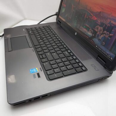 Мобільна робоча станція Б-клас HP Zbook 17 / 17.3" (1920х1080) TN / Intel Core i7-4800MQ (4 (8) ядра по 2.7 - 3.7 GHz) / 8 GB DDR3 / 256 GB SSD / nVidia Quadro K610M, 1 GB GDDR5, 64-bit / WebCam / DVD-ROM / Win 10 Pro