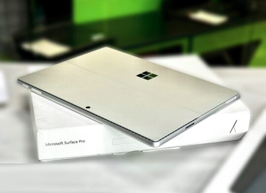 Ультрабук-трансформер Microsoft Surface Pro 11 2076 / 13" (2880x1920) IPS Touch / Snapdragon X Plus X1P-64-100 (10 ядер по 3.4 GHz) / 16 GB DDR5 / 512 GB SSD / Qualcomm Adreno X1-85 Graphics / WebCam / Win 11 Home