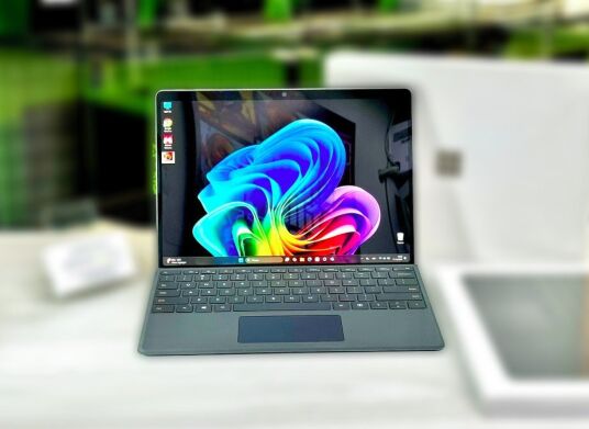 Ультрабук-трансформер Microsoft Surface Pro 11 2076 / 13" (2880x1920) IPS Touch / Snapdragon X Plus X1P-64-100 (10 ядер по 3.4 GHz) / 16 GB DDR5 / 512 GB SSD / Qualcomm Adreno X1-85 Graphics / WebCam / Win 11 Home