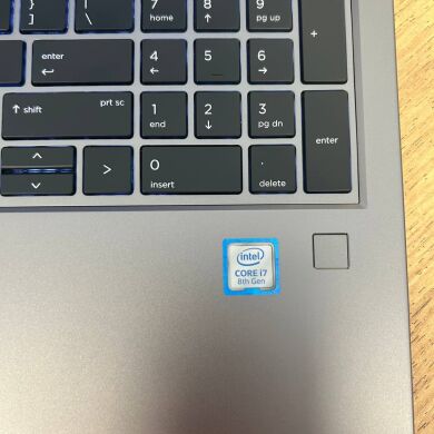 Мобільна робоча станція HP ZBook 15 G5 / 15.6" (1920x1080) IPS / Intel Core i7-8750H (6 (12) ядра по 2.2 - 4.1 GHz) / 16 GB DDR4 / 512 GB SSD / nVidia Quadro P1000, 4 GB GDDR5, 128-bit / WebCam