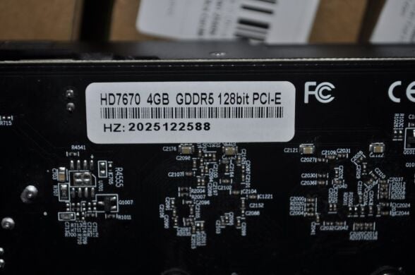 Новая дискретная видеокарта NoName Radeon HD 7670, 4 GB GDDR5, 128-bit / VGA, DVI, HDMI