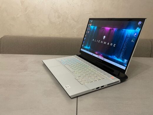 Ігровий ноутбук Dell Alienware 15 R3 / 15.6" (3840x2160) OLED / Intel Core i9-10980HK (8 (16) ядер по 2.4 - 5.3 GHz) / 32 GB DDR4 / 512 GB SSD / nVidia GeForce RTX 2080 Super Max-Q, 8 GB GDDR6, 256-bit / WebCam