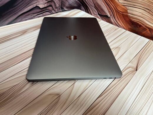 Ультрабук Apple MacBook Pro 16 2019 / 16" (3072x1920) IPS / Intel Core i9-9880H (8 (16) ядер по 2.3 - 4.8 GHz) / 32 GB DDR4 / 1000 GB SSD / AMD Radeon Pro 5500M, 8 GB GDDR6, 128-bit / WebCam / MacOS