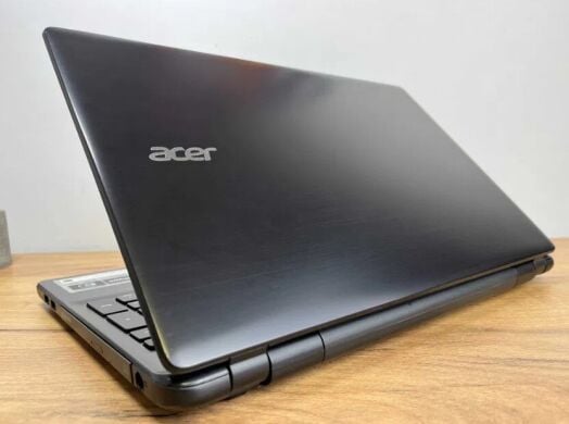 Игровой ноутбук Acer Aspire E5-571G-51TH / 15.6" (1920x1080) IPS / Intel Core i5-5200U (2 (4) ядра по 2.2 - 2.7 GHz) / 8 GB DDR3 / 250 GB SSD / nVidia GeForce 840M, 2 GB DDR3, 64-bit / WebCam / DVD-RW / Win 10