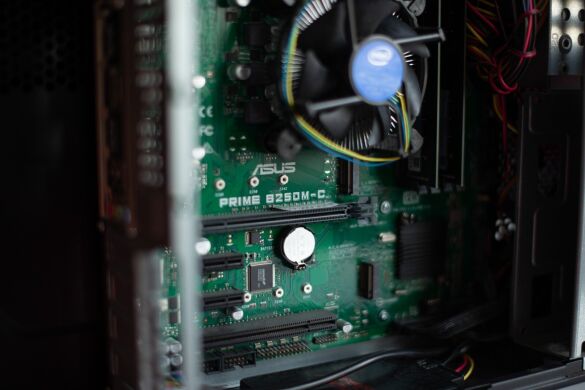 Компьютер GameMax SFF / Intel Core i5-7400 (4 ядра по 3.0 - 3.5 GHz) / 16 GB DDR4 / 240 GB SSD / Asus Prime B250M-C / 400W