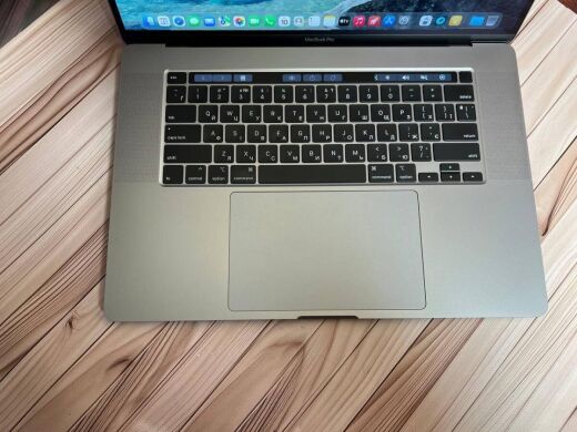 Ультрабук Apple MacBook Pro 16 2019 / 16" (3072x1920) IPS / Intel Core i9-9880H (8 (16) ядер по 2.3 - 4.8 GHz) / 32 GB DDR4 / 1000 GB SSD / AMD Radeon Pro 5500M, 8 GB GDDR6, 128-bit / WebCam / MacOS