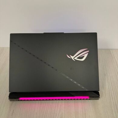 Ігровий ноутбук Б-клас Asus ROG Strix Scar 16 G634JZ / 16" (2560x1600) IPS / Intel Core i9-13980HX (24 (32) ядер по 2.2 - 5.5 GHz) / 32 GB DDR5 / 1000 GB SSD NVMe / nVidia GeForce RTX 4080, 12 GB GDDR6, 192-bit / WebCam