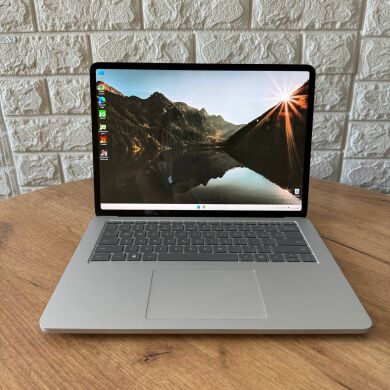 Ігровий ноутбук-трансформер Microsoft SurFace Laptop Studio / 14.3" (2400x1600) IPS&nbsp;Touch / Intel Core i7-11370H (4 (8) ядра по 3.3 - 4.8 GHz) / 16 GB DDR4 / 512 GB SSD / nVidia GeForce RTX 3050 Ti, 4 GB GDDR6, 128-bit / WebCam