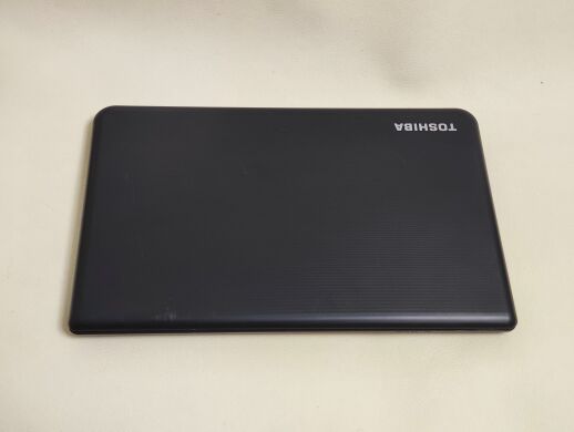 Ноутбук Toshiba Satellite C55 / 15.6" (1366x768) TN / Intel Core i3-3110M (2 (4) ядра по 2.4 GHz) / 8 GB DDR3 / 128 GB SSD / Intel HD Graphics 4000 / WebCam / DVD-ROM