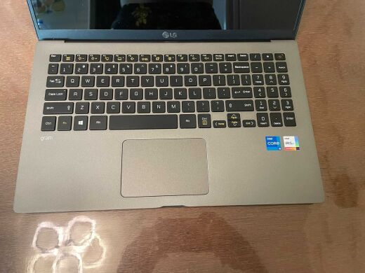 Ультрабук LG Gram 15Z90P-N / 15.6" (1920x1080) IPS / Intel Core i7-1165G7 (4 (8) ядра по 4.7 GHz) / 16 GB DDR4 / 512 GB SSD / Intel Iris Xe Graphics / WebCam Ультрабук LG Gram 15Z90P-N / 15.6" (1920x1080) IPS / Intel Core i7-1165G7 (4 (8) ядра по 4.7 GHz) / 16 GB DDR4 / 512 GB SSD / Intel Iris Xe Graphics / WebCam