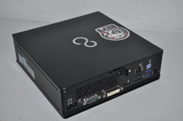 Неттоп Fujitsu Esprimo Q556 USFF / Intel Core i5-7400T (4 ядра по 2.4 - 3.0 GHz) / 16 GB DDR4 / 256 GB SSD / Intel HD Graphics 530 / Windows 11 Pro