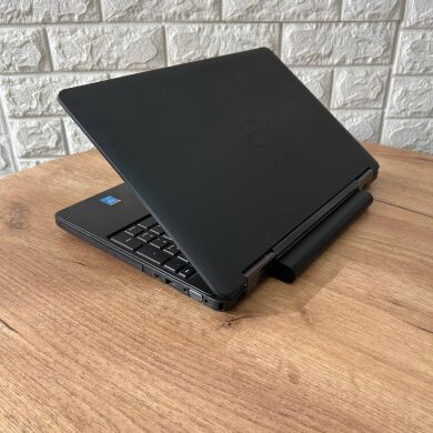 Ноутбук Б-класс Dell Latitude E5540 / 15.6" (1366x768) TN / Intel Core i5-4310U (2 (4) ядра по 2.0 - 3.0 GHz) / 8 GB DDR3 / 256 GB SSD / nVidia GeForce GT 720M, 2 GB DDR3, 64-bit / WebCam