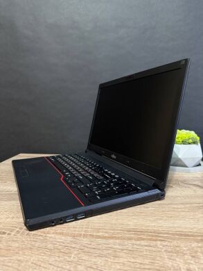 Ноутбук Б-клас Fujitsu Lifebook E554 / 15.6" (1366x768) TN / Intel Core i3-4000M (2 (4) ядра по 2.4 GHz) / 8 GB DDR3 / 256 GB SSD / Intel HD Graphics 4600 / Win 10