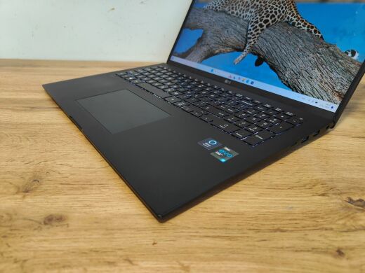 Ультрабук Б-клас LG Gram 17Z95P / 17" (2560x1600) IPS / Intel Core i7-1195G7 (4 (8) ядра по 1.3 - 5.0 GHz) / 16 GB DDR4 / 1000 GB SSD + 1000 GB SSD /  Intel Iris Xe Graphics / WebCam / Windows 11 Home