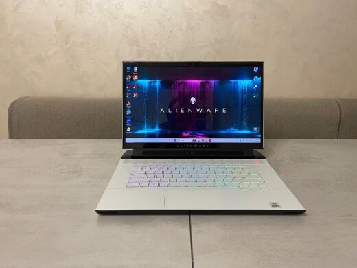 Ігровий ноутбук Dell Alienware 15 R3 / 15.6" (3840x2160) OLED / Intel Core i9-10980HK (8 (16) ядер по 2.4 - 5.3 GHz) / 32 GB DDR4 / 512 GB SSD / nVidia GeForce RTX 2080 Super Max-Q, 8 GB GDDR6, 256-bit / WebCam