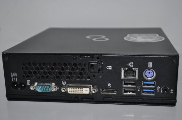 Неттоп Fujitsu Esprimo Q556 USFF / Intel Core i5-7400T (4 ядра по 2.4 - 3.0 GHz) / 16 GB DDR4 / 256 GB SSD / Intel HD Graphics 530 / Windows 11 Pro